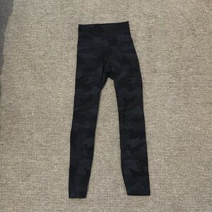 Lululemon camo leggings 23’ wunder under